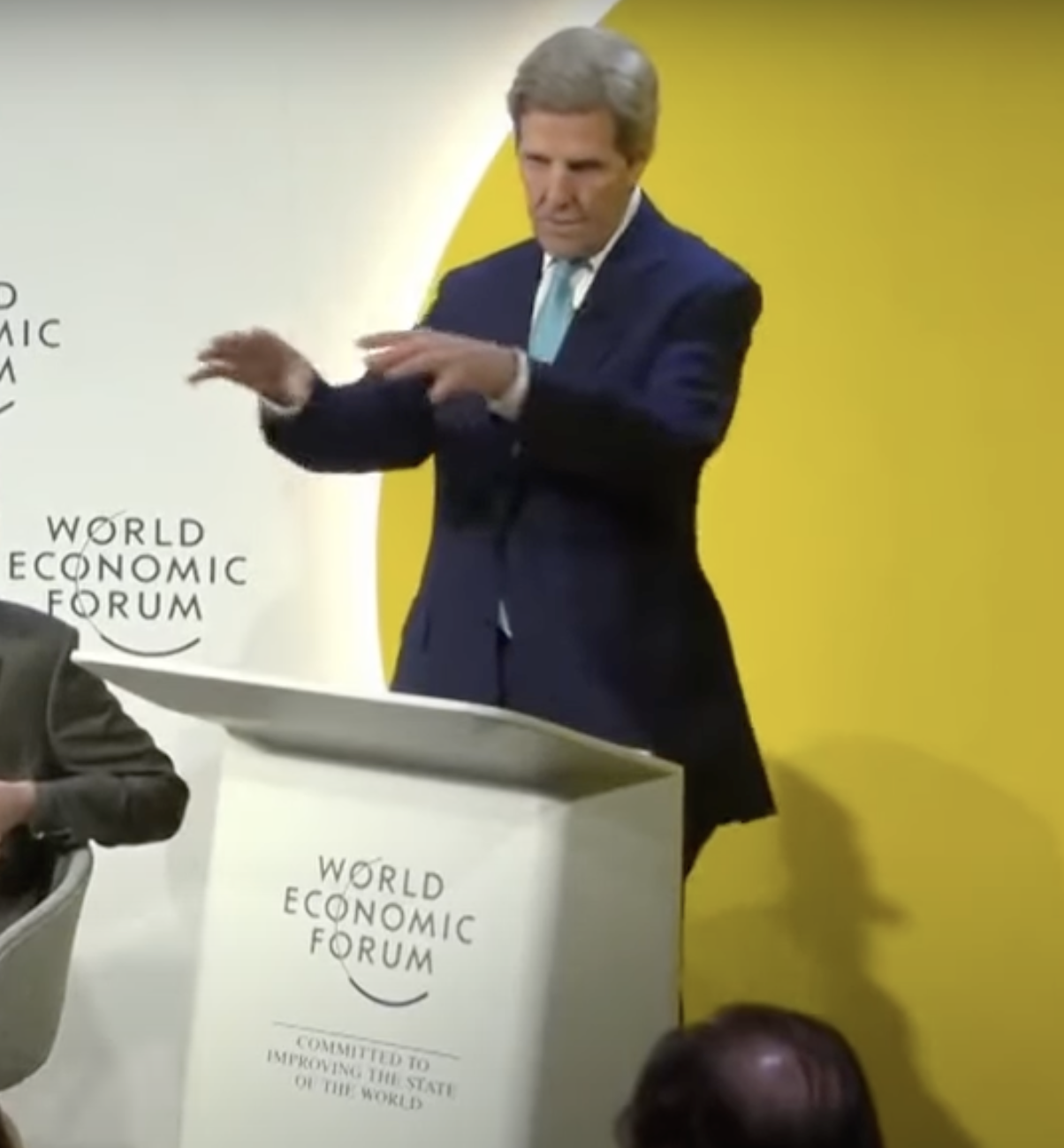 Watch: John Kerry Says WEF Davos Elite Are Like ‘Extraterrestrials’ Here to ‘Save the Planet’ – Touts himself as one of a ‘select group of human beings’